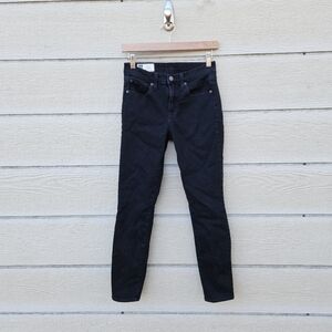 Gap Midrise True Skinny jeans in Black Rinse size 4/27